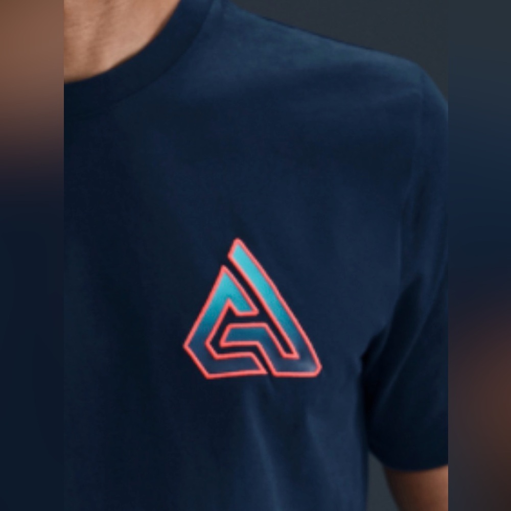Like New Giannis Nike Tee Size XL, navy blue